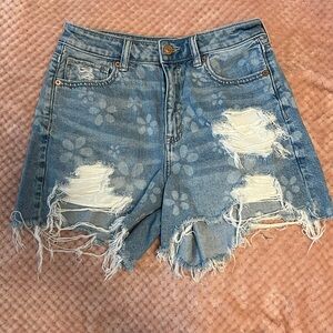 American Eagle Floral Detail Mom Short